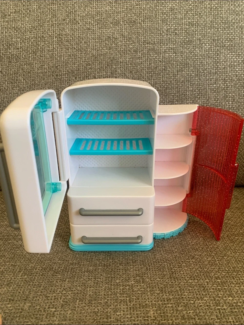 Shopkins Mini Fridge Playset with Figures